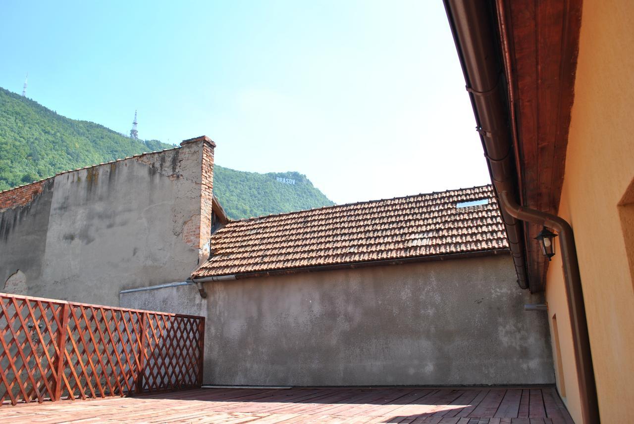 The Hosting Cafe Bed & Breakfast Brasov Exterior photo