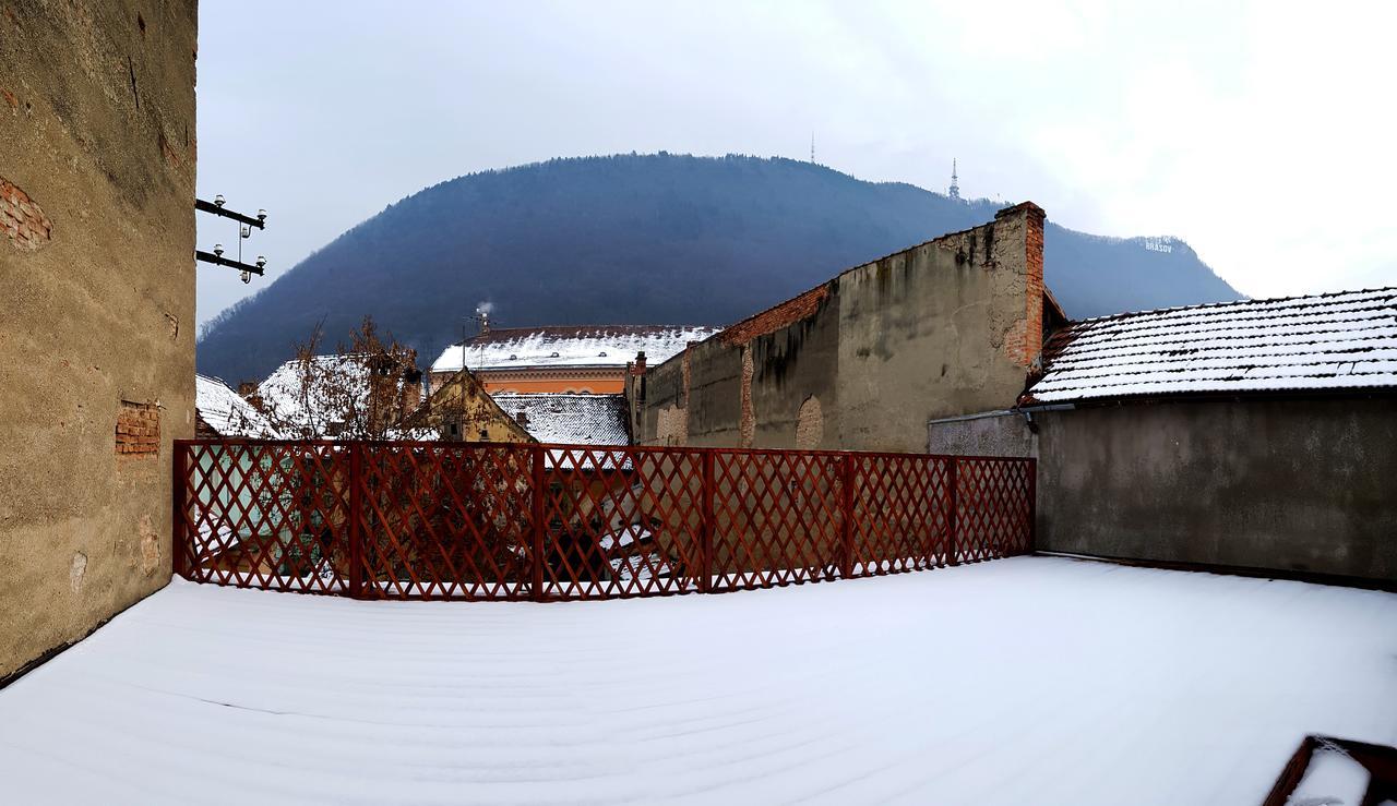 The Hosting Cafe Bed & Breakfast Brasov Exterior photo